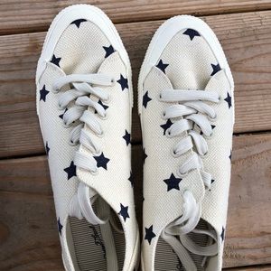 Sneakers size 10 Universal Threads